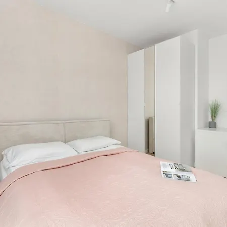Modern Near Polsat Arena By Renters Apartment