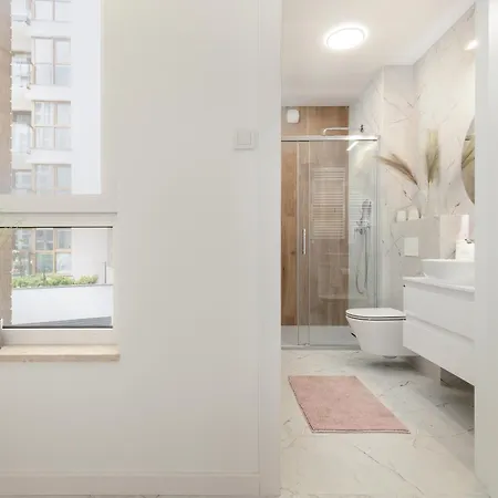 Modern Near Polsat Arena By Renters Apartment
